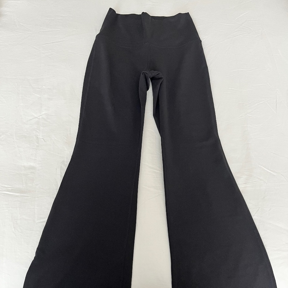 Aritzia TNA Flare leggings
